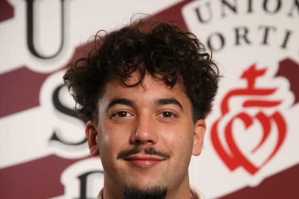 Enzo Attomo. Bernardière-Cugand. Football. D2.