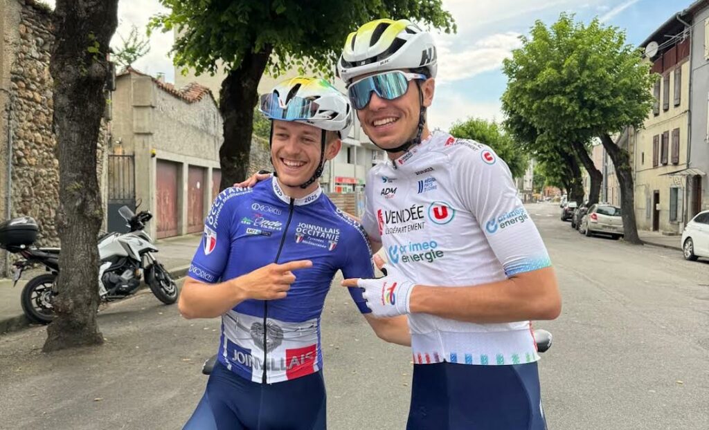 Théo Lévèque (en bleu) et Clément Sanchez lors de la Ronde de l'Isard 2025.