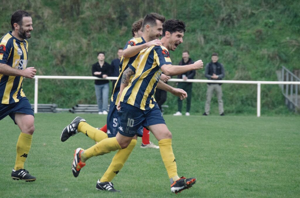 JAM FC. Football. R3. Zoom.