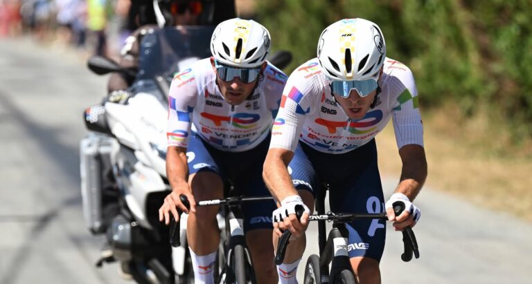 Mathieu Burgaudeau et Mattéo Vercher. Team TotalEnergies. Étape 8. Tour de France 2025.