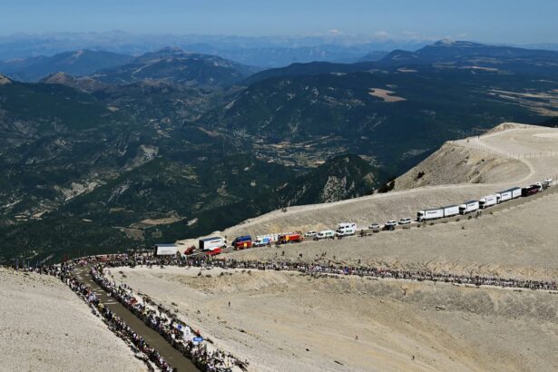 Le Mont Ventoux. Arrivée au sommet. Étape 16. Tour de France 2025.