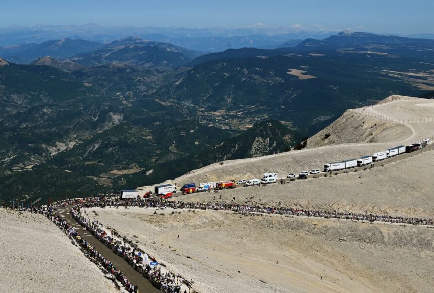 Le Mont Ventoux. Arrivée au sommet. Étape 16. Tour de France 2025.
