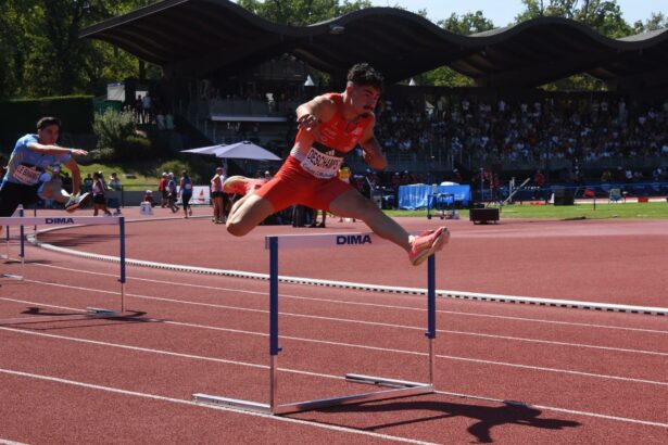 Simon Deschamps. Champion de France 2025 du 400m haies à Talence.