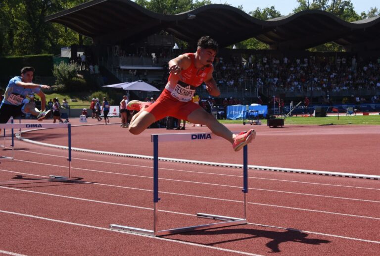 Simon Deschamps. Champion de France 2025 du 400m haies à Talence.