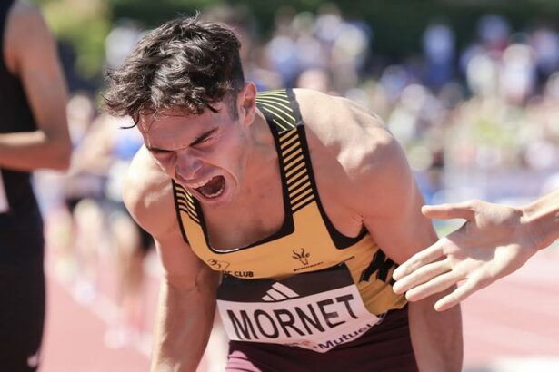 Romain Mornet. Vice-champion de France. Célébrant sa qualification directe pour les Mondiaux de Tokyo. Vi