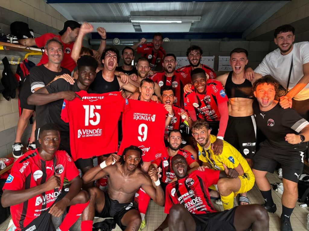 Vendée Les Herbiers Football. Victoire 0-2 à Châteaubriant. Joie non dissimulée dans les vestiaires.