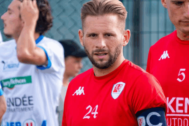 Jason Buaillon. Capitaine Vendée Foot Club. National 2. Journée 1 = Locminé