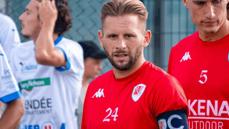 Jason Buaillon. Capitaine Vendée Foot Club. National 2. Journée 1 = Locminé