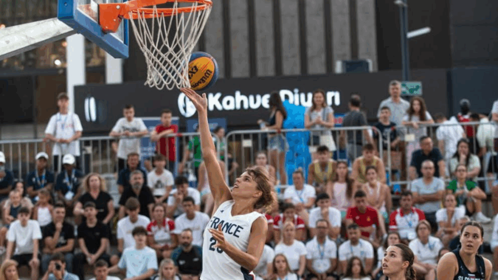Pauline Neau. La Roche Vendée Basket. 17 ans.