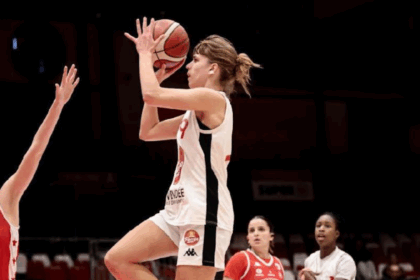 Pauline Neau. La Roche Vendée Basket. 17 ans.