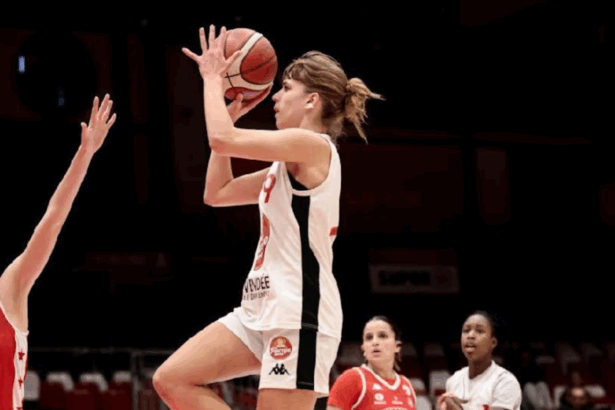 Pauline Neau. La Roche Vendée Basket. 17 ans.