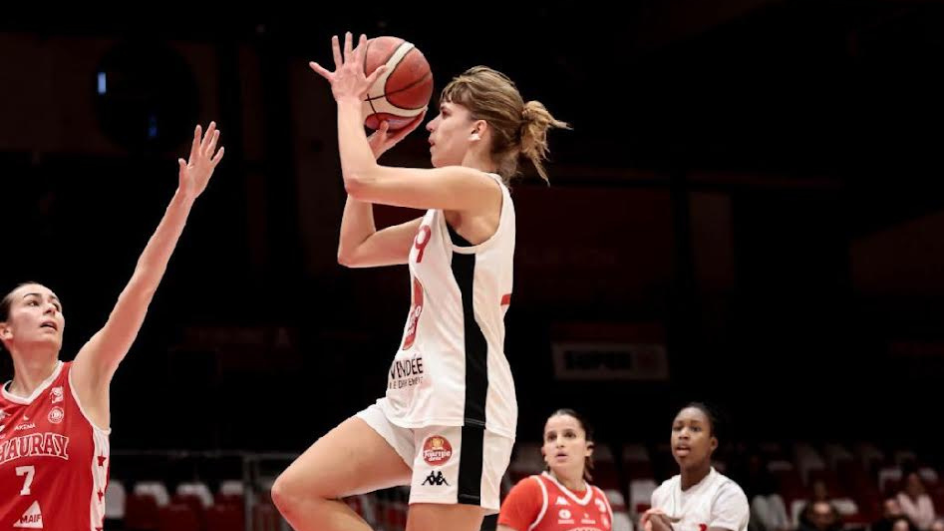 Pauline Neau. La Roche Vendée Basket. 17 ans.