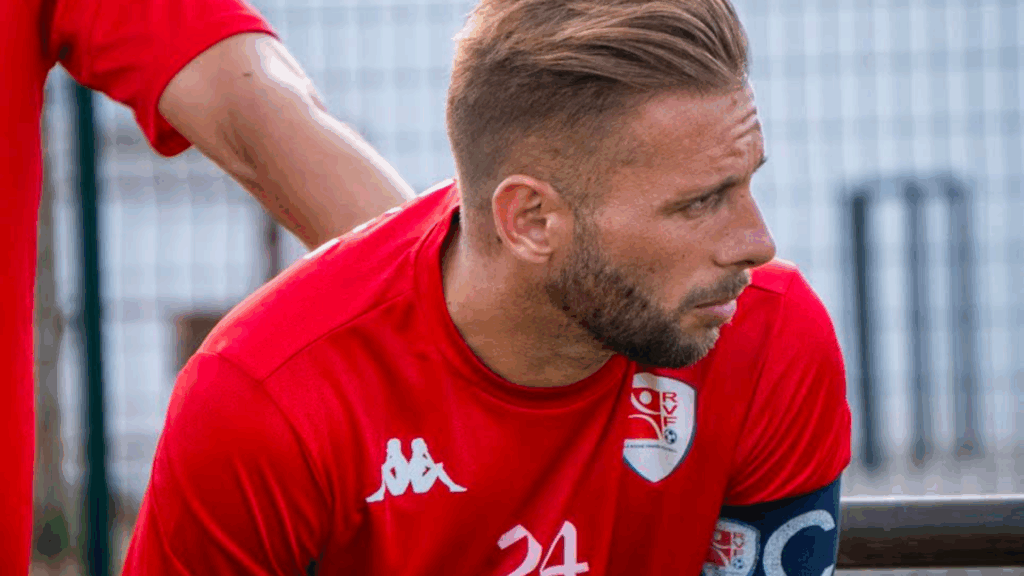 Jason Buaillon. Capitaine Vendée Foot Club. National 2. Journée 1 = Locminé