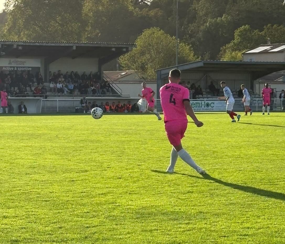 Vendée Fontenay Foot. Thomas Brémond. Journée 5. Victoire 4-0 contre Chatellerault.