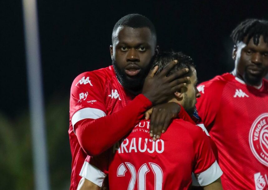 Le VFC La Roche c'est du solide. Avec sa victoire 4-0 sur le Stade Poitevin, les hommes de Fred Reculeau sont premiers ex-aequo avec Bordeaux après 13 journées.