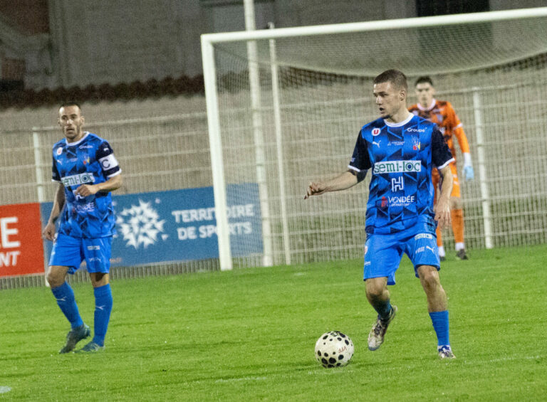 Vendée Fontenay Foot - FC Challans. Journée 14