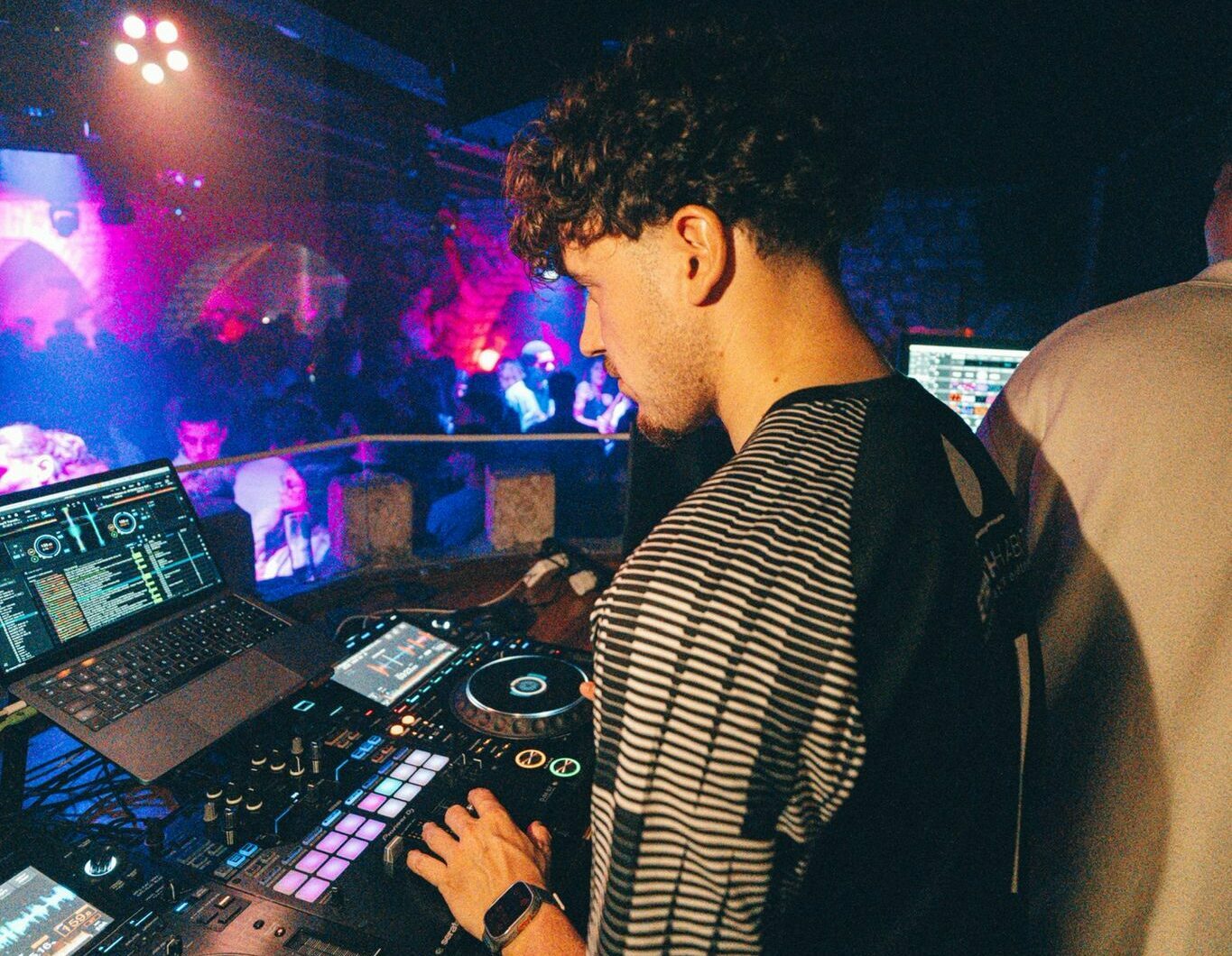 Paul Ouvrard. Gardien de but. Photographe. DJ